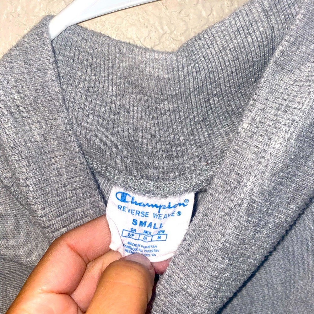 Champion Sweater - Picture 4 of 5